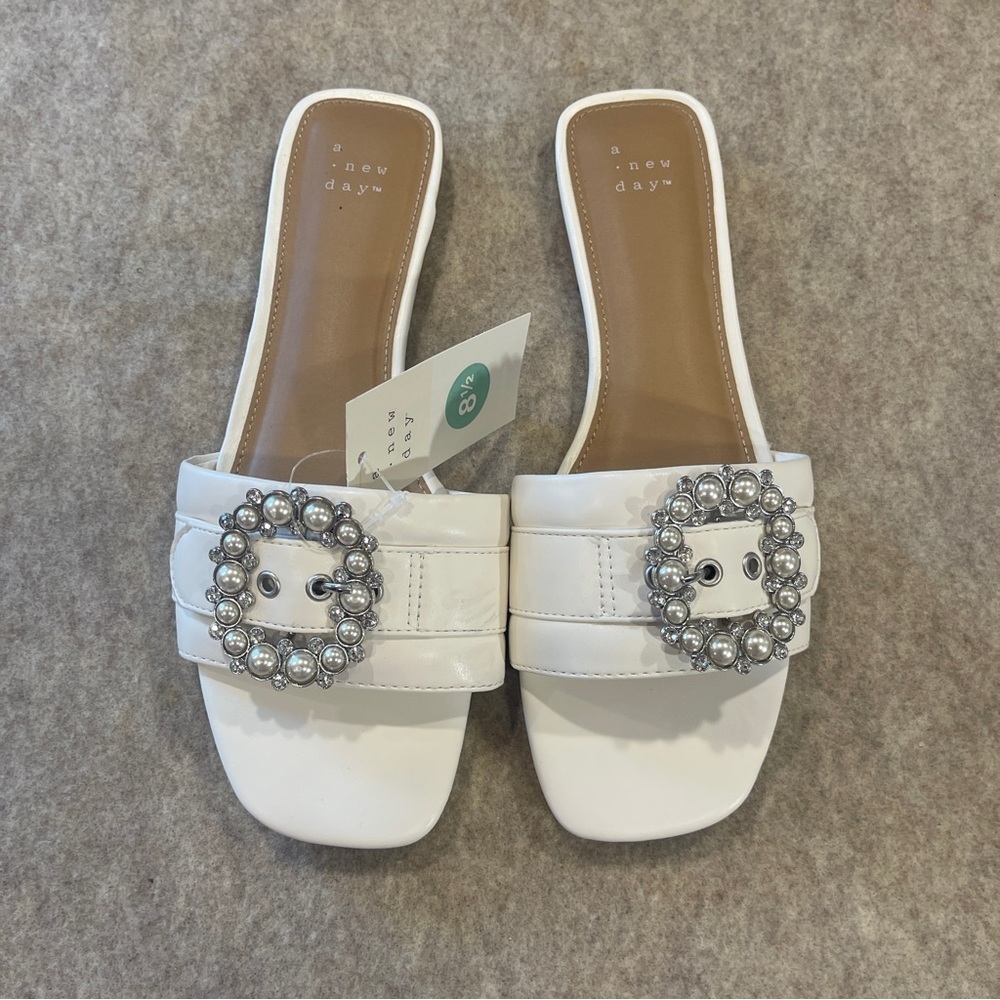 A New Day Kelsey Cream Faux Pearl Buckle slip On Flat Sandals Size 8.5 New - Picture 2 of 8